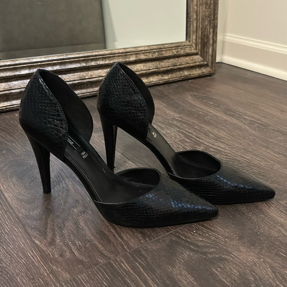 Primadonna collection black pointed toe heels